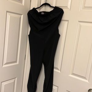 Black sleeveless jumper with pockets
